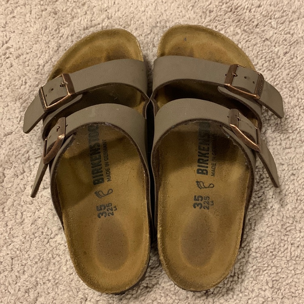 Birkenstock brown sandals. Great condition . Women size 5 , EUR 35